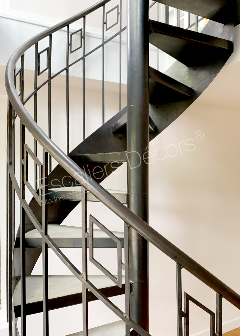 DH194 - Escalier intérieur en métal et béton colimaçon pour une décoration années 30. Vue 3
